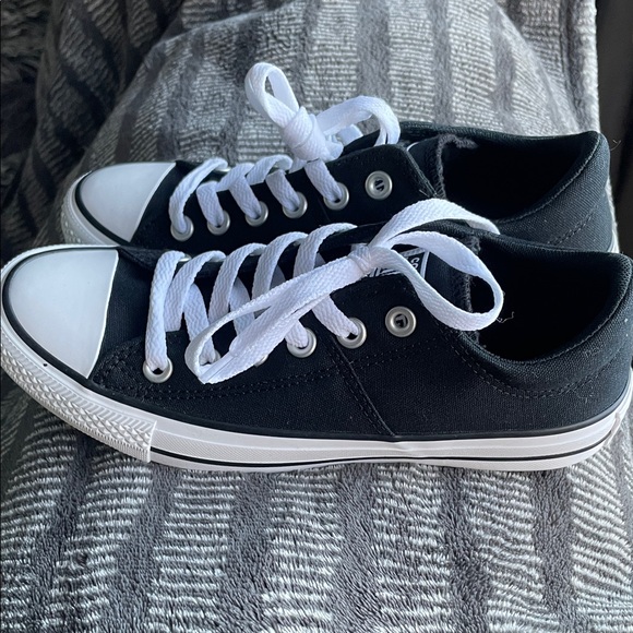 Classic Black and White Canvas Sneakers - Picture 2 of 6